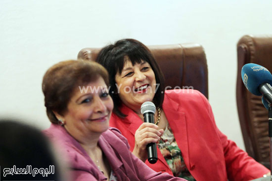  الوزيرة تضحك أثناء المؤتمر -اليوم السابع -6 -2015